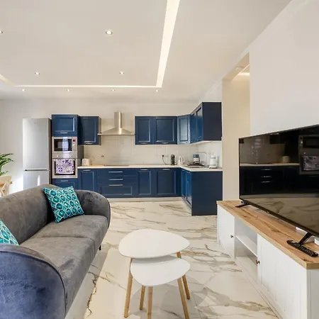 Bluebell In Apartman *